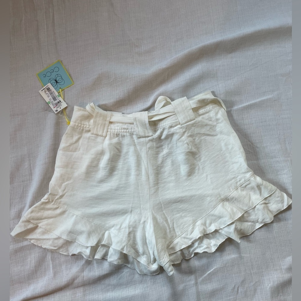 CeCe CLOSET CLEANOUT white ruffled paper bag shorts-Size 8- NWT - Picture 5 of 8
